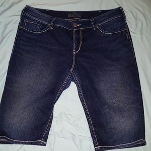 Sliver capri/Bermuda shorts
